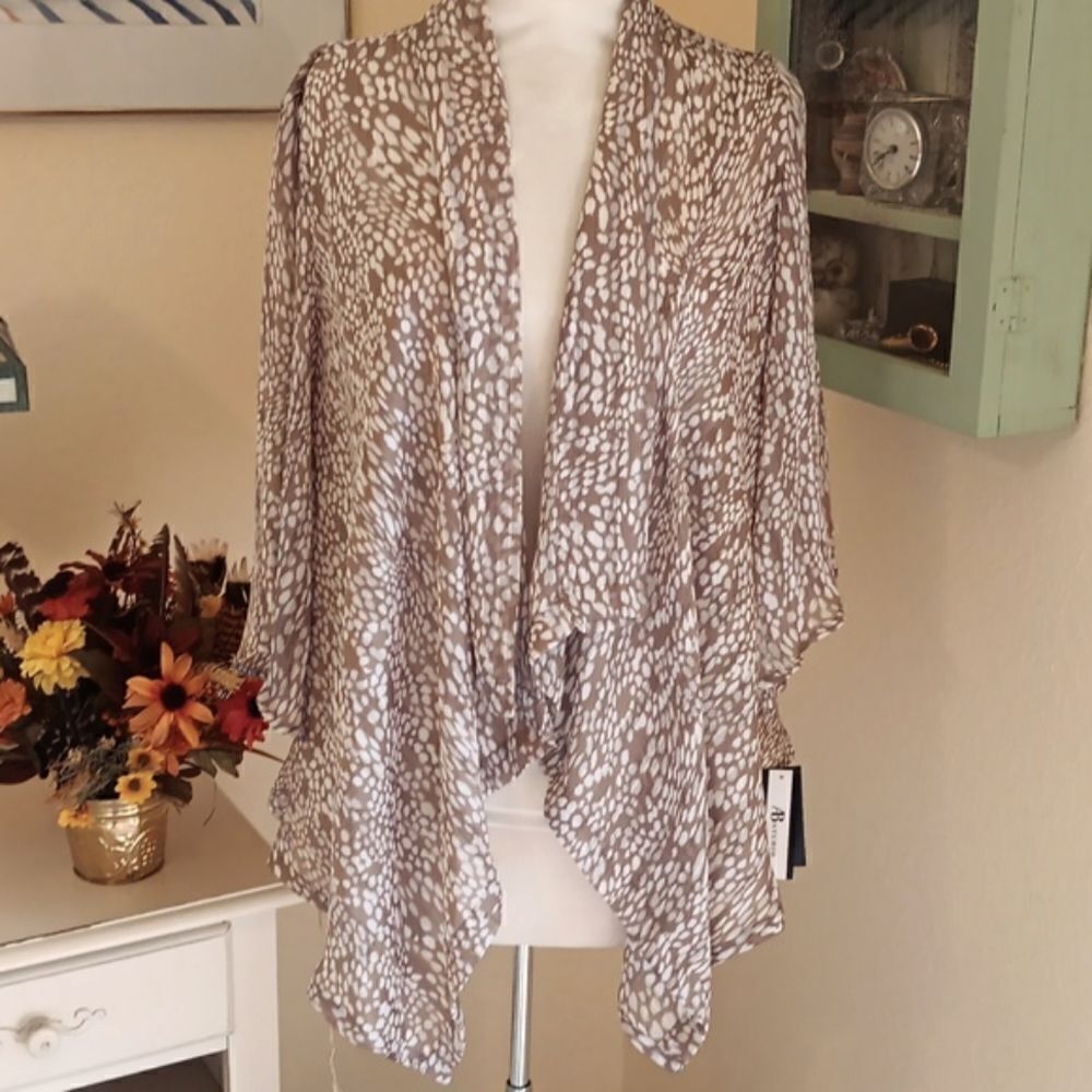 NWT AB Studio Topper